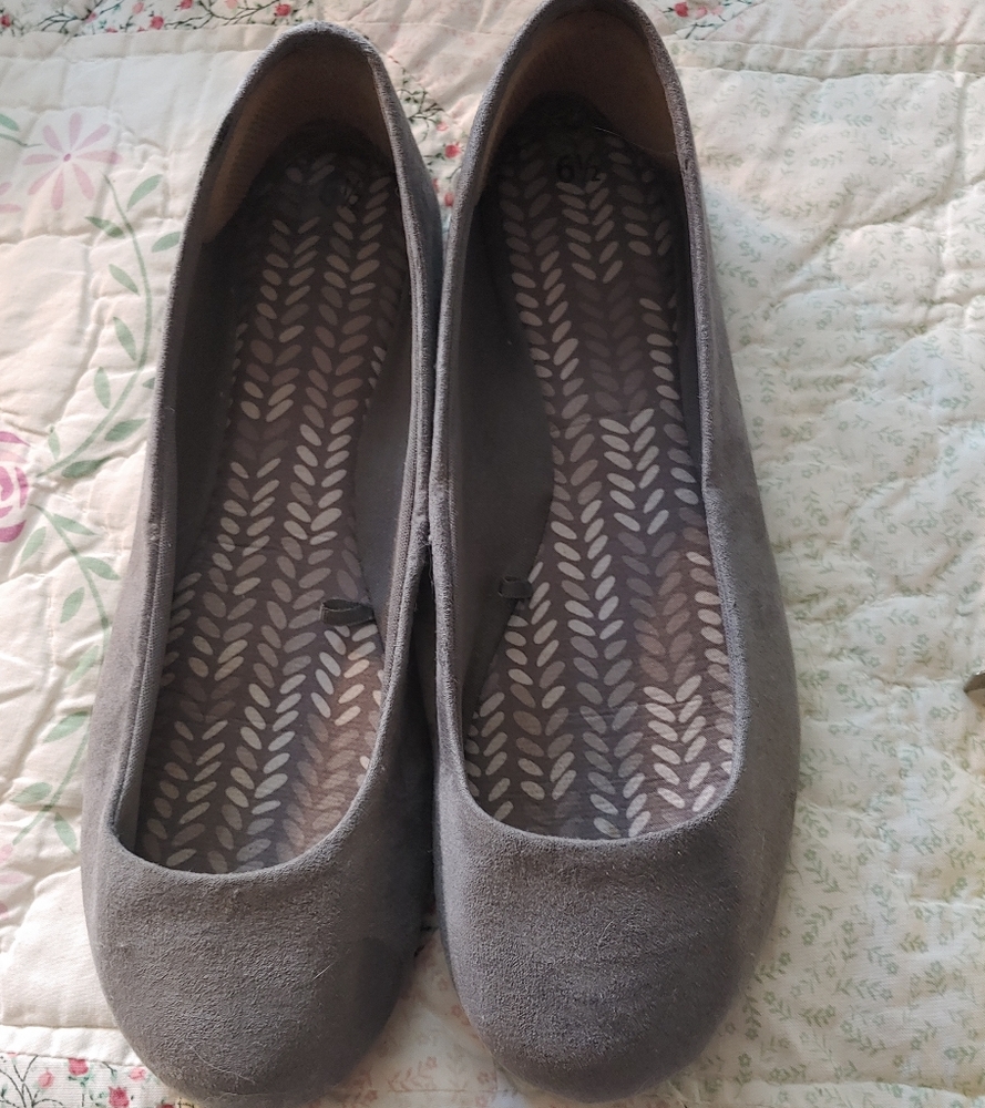 Time and Tru Grey "suede like" Ballet flats 61/2